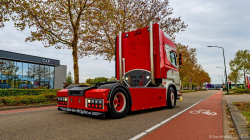 20251019-Tom-Holding-00039